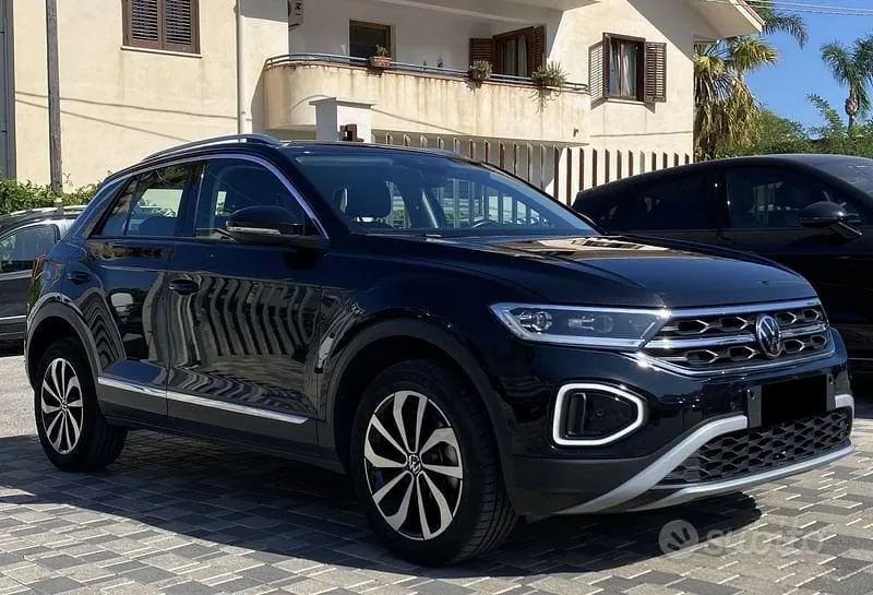 Volkswagen T-Roc 2023 photo 3