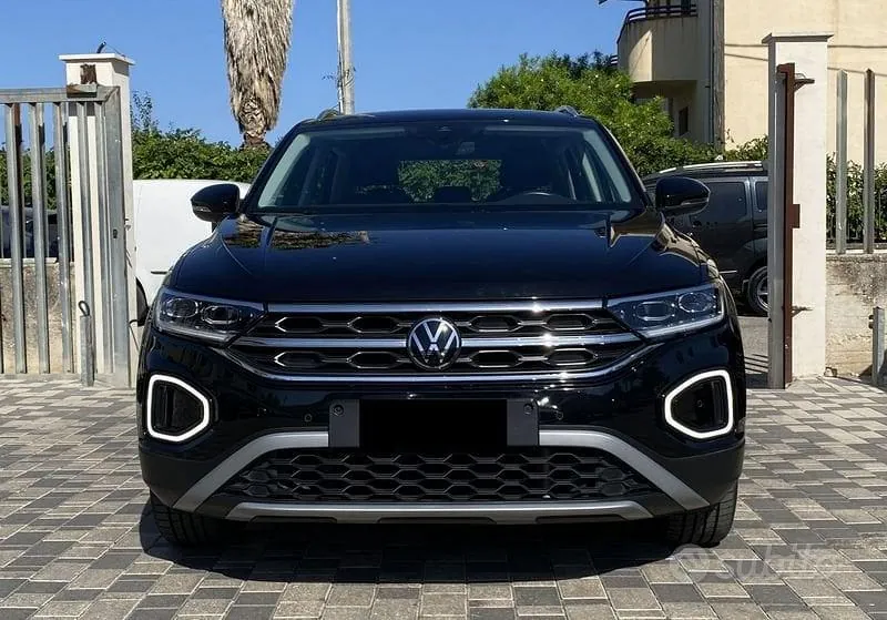 Volkswagen T-Roc 2023 photo 2