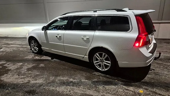 Volvo V70 2013 photo 2