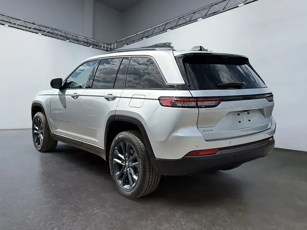 Jeep Grand Cherokee 2026 photo 5