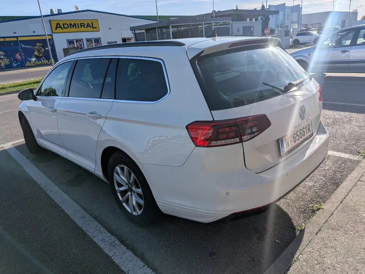 Volkswagen Passat 2021 photo 2