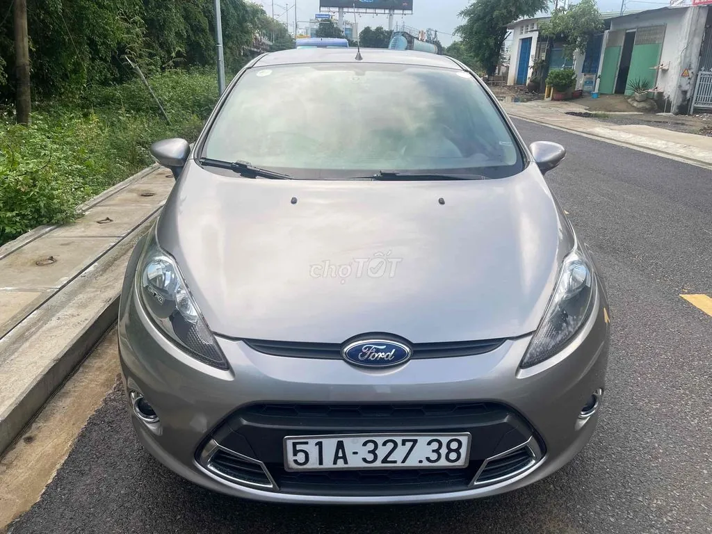 Ford Fiesta 2012 photo 2