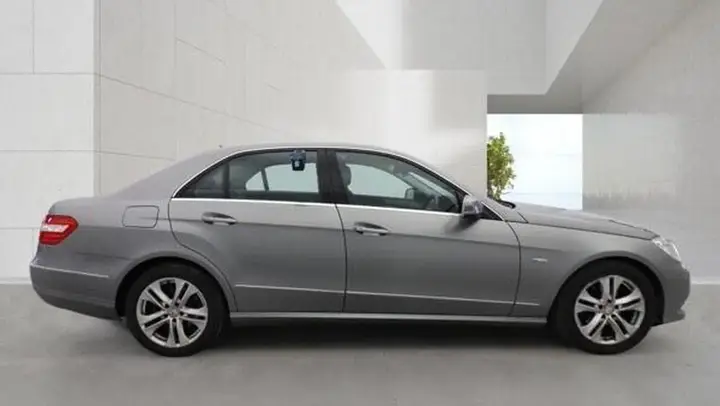Mercedes-Benz E-Class 2012 photo 4