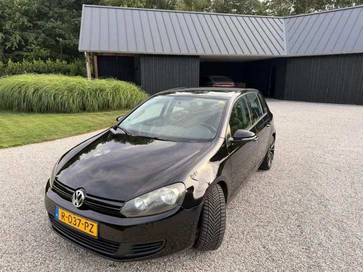Volkswagen Golf 2010 photo 2