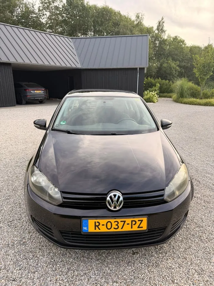 Volkswagen Golf 2010 photo 3
