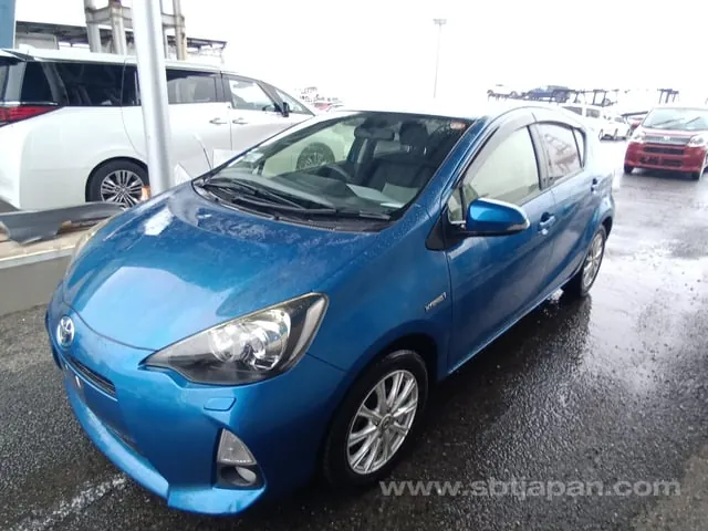 Toyota Aqua S 2014 photo 2