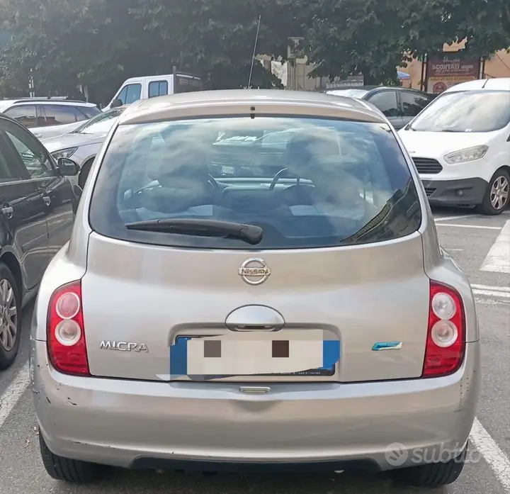 Nissan Micra 2010 photo 2