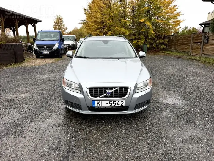 Volvo V70 2009 photo 2