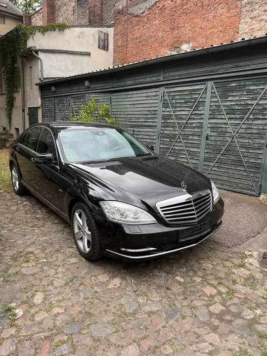 Mercedes-Benz W221 S-Class