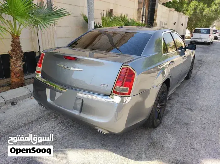 Chrysler 300 2012 photo 2