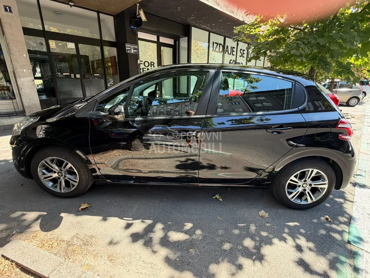 Peugeot 208 2015 photo 3