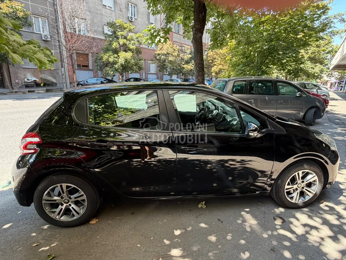 Peugeot 208 2015 photo 5