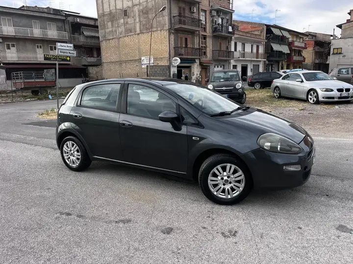 Fiat Punto 2013 photo 2