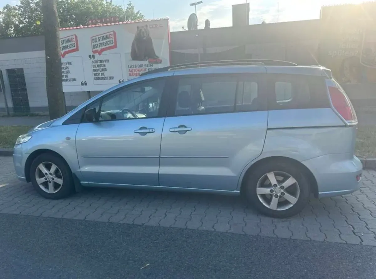 Mazda Mazda5 2005 photo 2