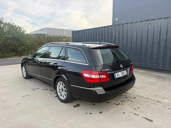 Mercedes-Benz E200 D 2010 photo 2