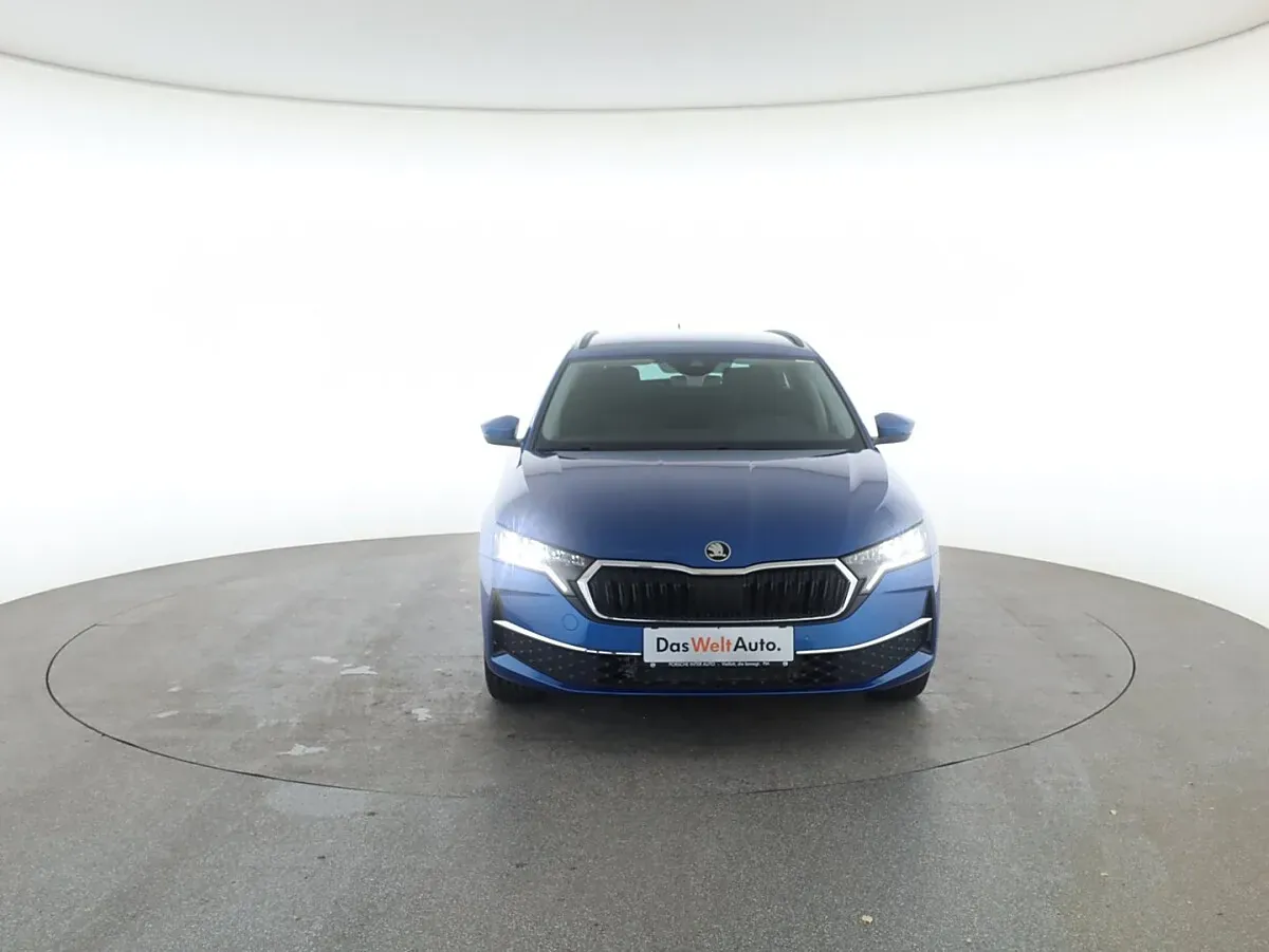 Skoda Octavia 2025 photo 2