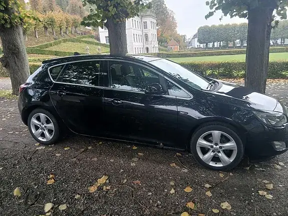 Opel Astra 2010 photo 3