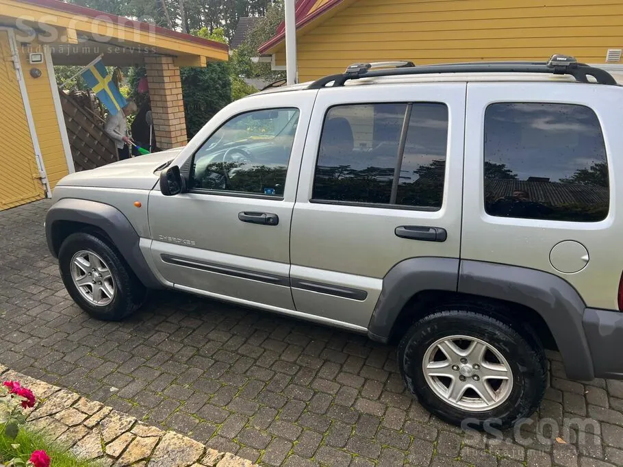 Jeep Cherokee 2004 photo 2