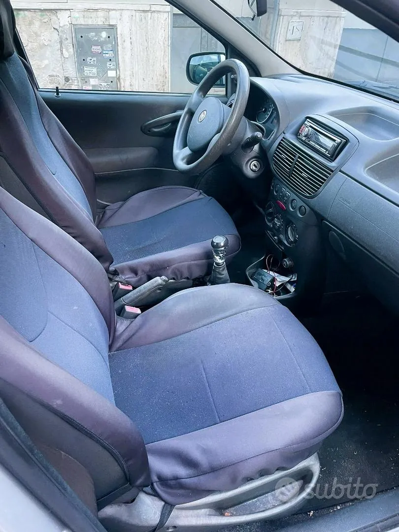 Fiat Punto 2010 photo 4