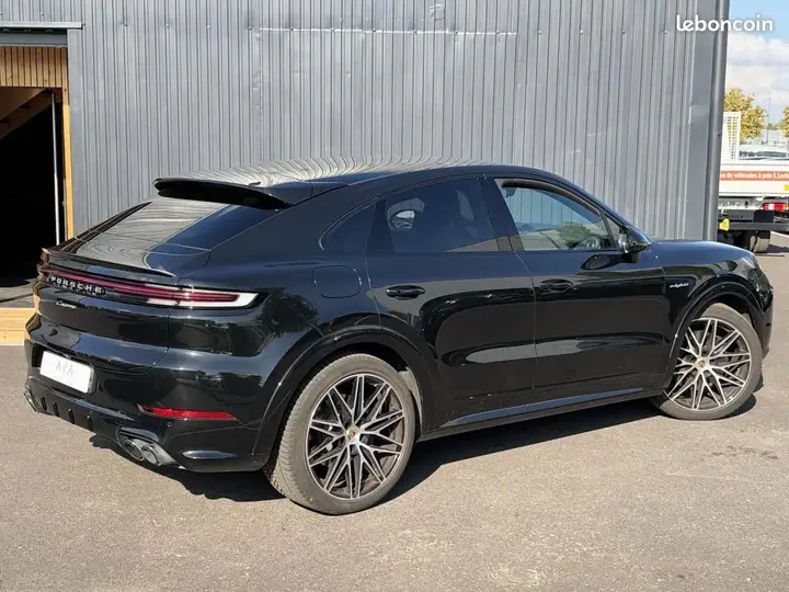 Porsche Cayenne 2023 photo 2