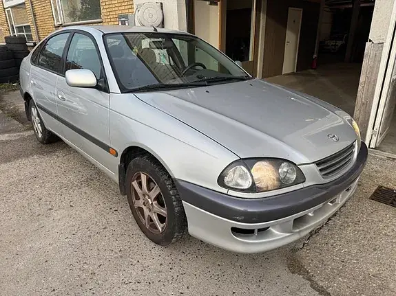 Toyota Avensis 1999 photo 3