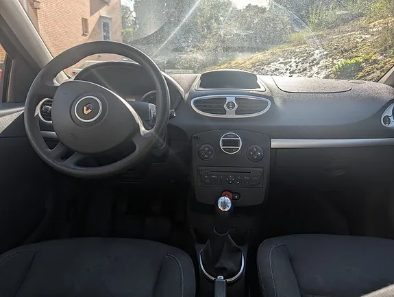 Renault Clio 2010 photo 4