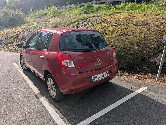 Renault Clio 2010 photo 3