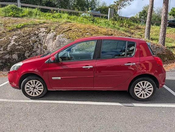 Renault Clio 2010 photo 2