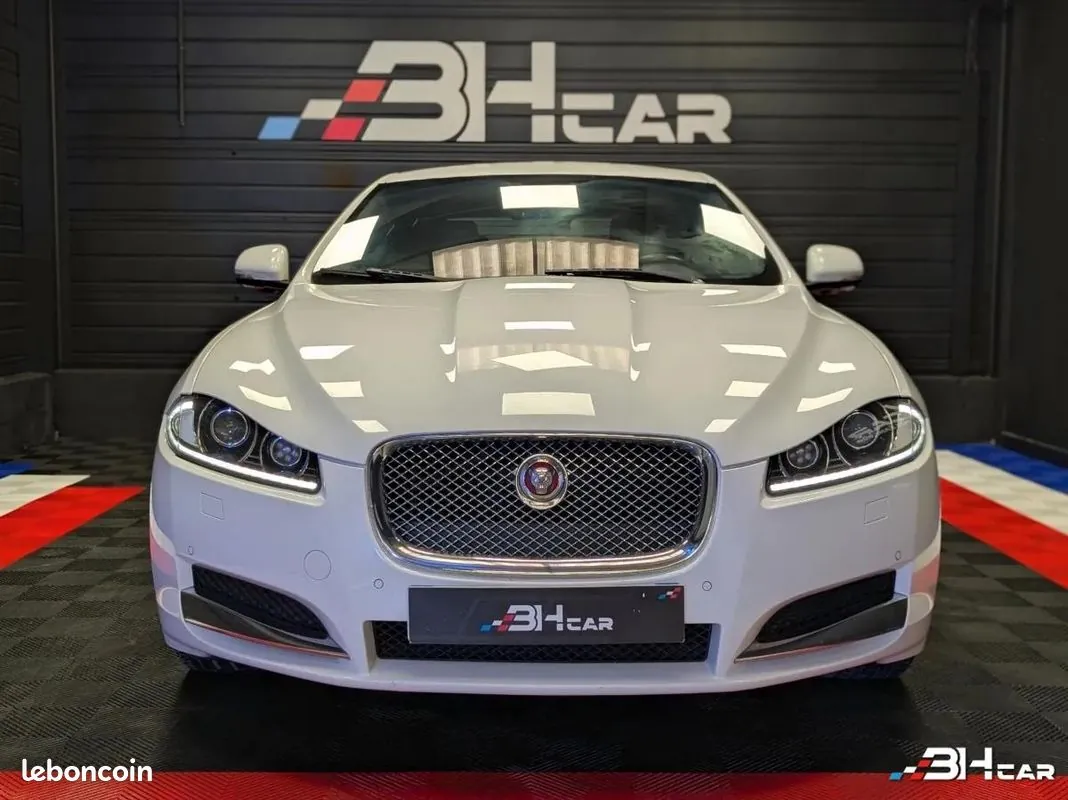 Jaguar Xf 2015 photo 2
