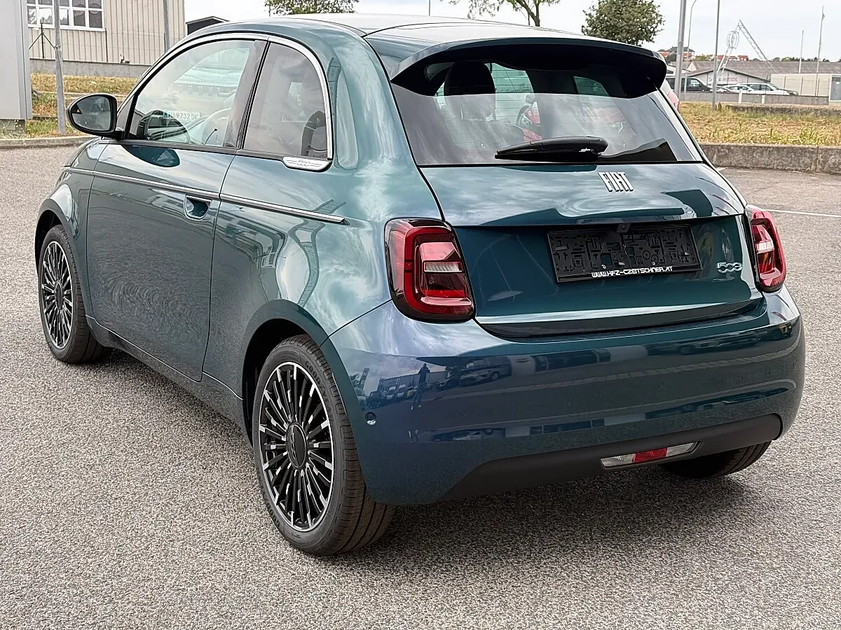 Fiat 500E photo 3