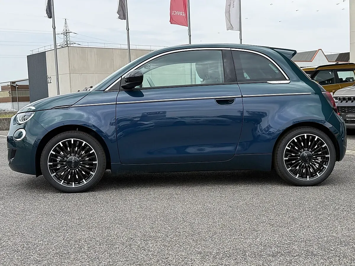 Fiat 500E photo 2