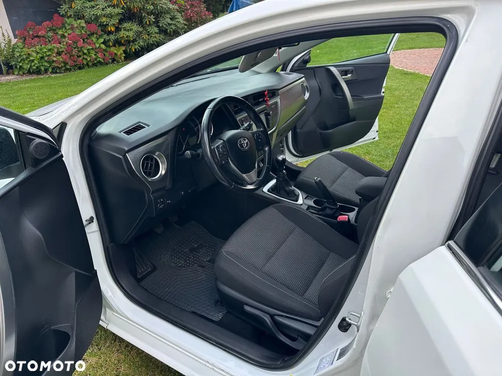 Toyota Auris 2014 photo 5