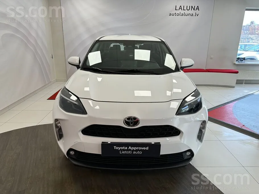 Toyota Yaris 2023 photo 2