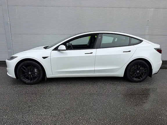 Tesla Model 3 2024 photo 2