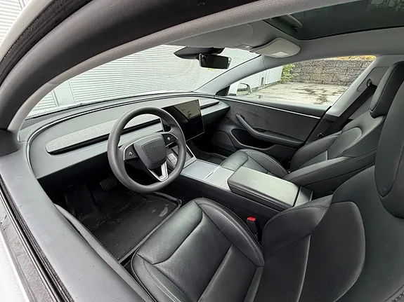 Tesla Model 3 2024 photo 5