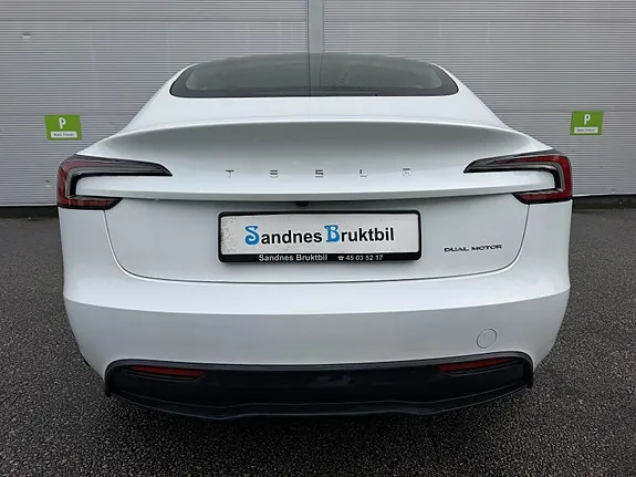 Tesla Model 3 2024 photo 4