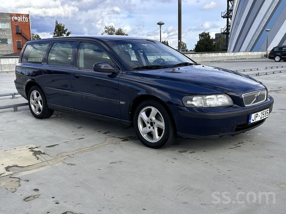 Volvo V70 2000 photo 2