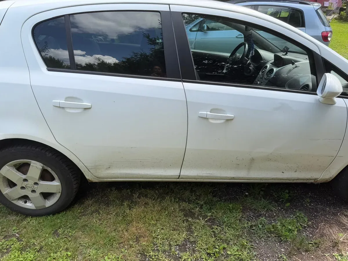 Opel Corsa 2009 photo 2