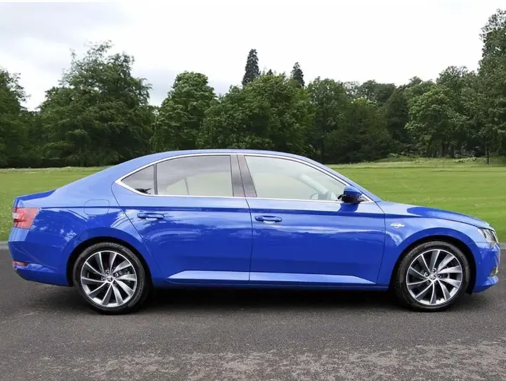 Skoda Superb 2018 photo 2