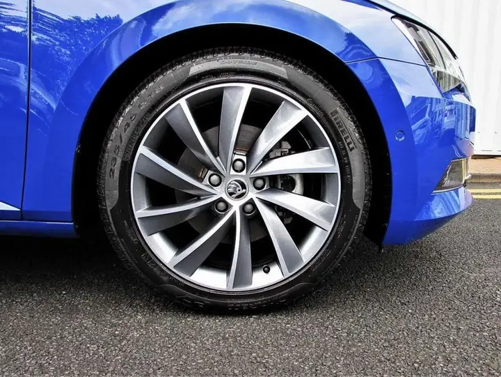 Skoda Superb 2018 photo 4