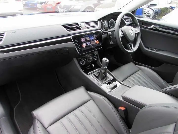 Skoda Superb 2018 photo 5