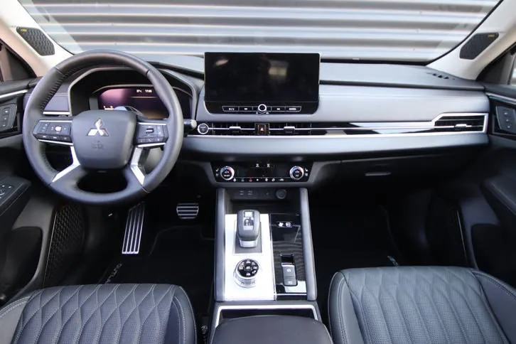 Mitsubishi Outlander 2025 photo 3