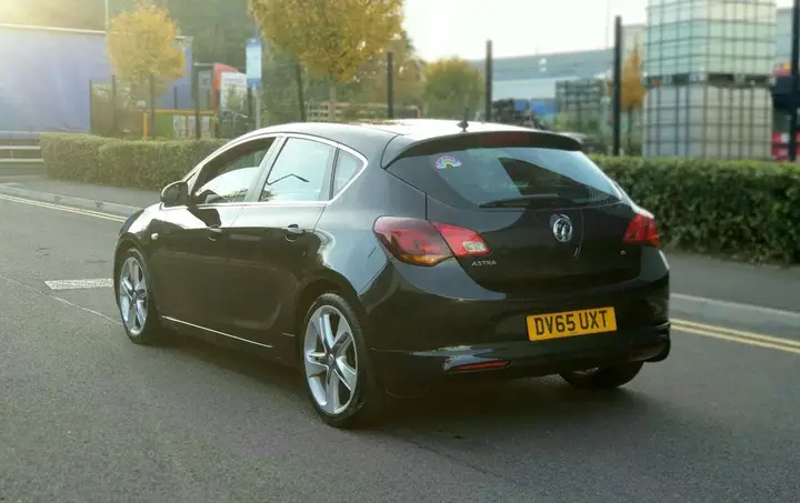 Vauxhall Astra 2015 photo 4