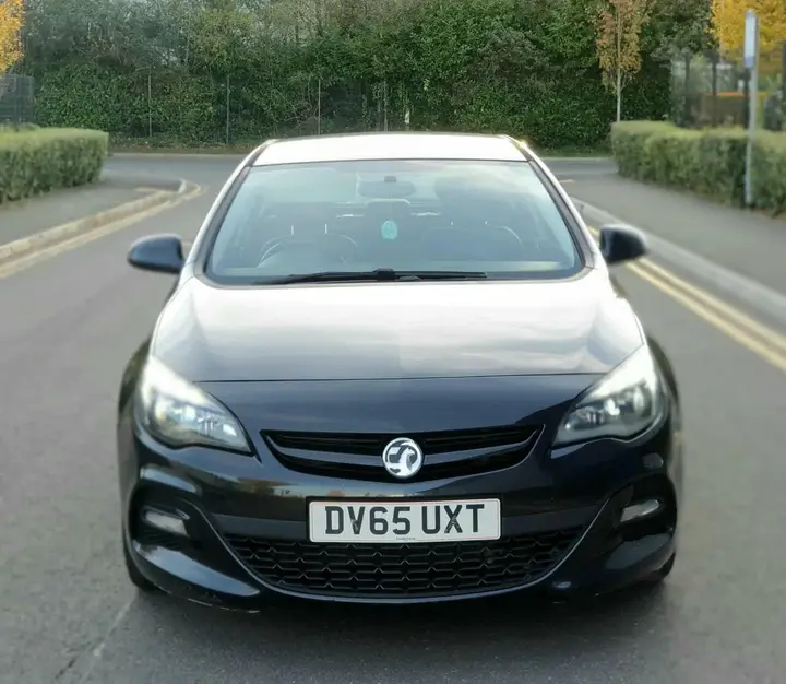 Vauxhall Astra 2015 photo 2