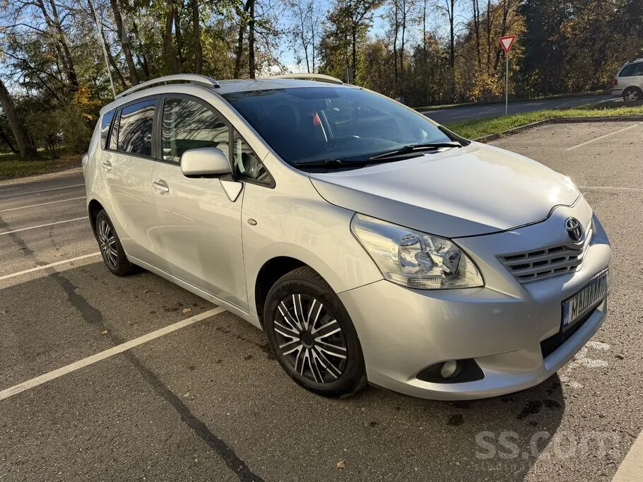 Toyota Verso 2010 photo 3