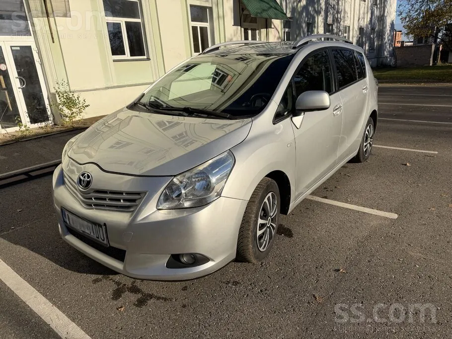 Toyota Verso 2010 photo 2