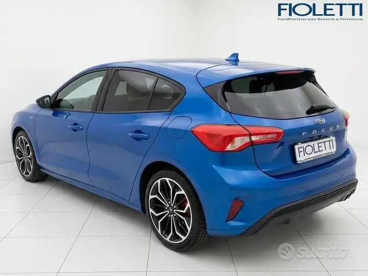 Ford Focus 2024 photo 2