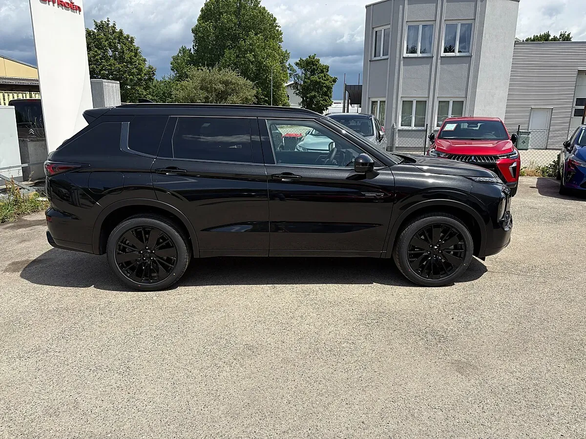 Mitsubishi Outlander photo 3