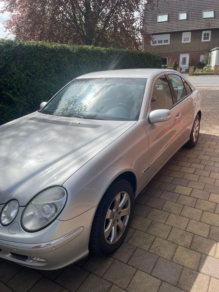 Mercedes-Benz E240
