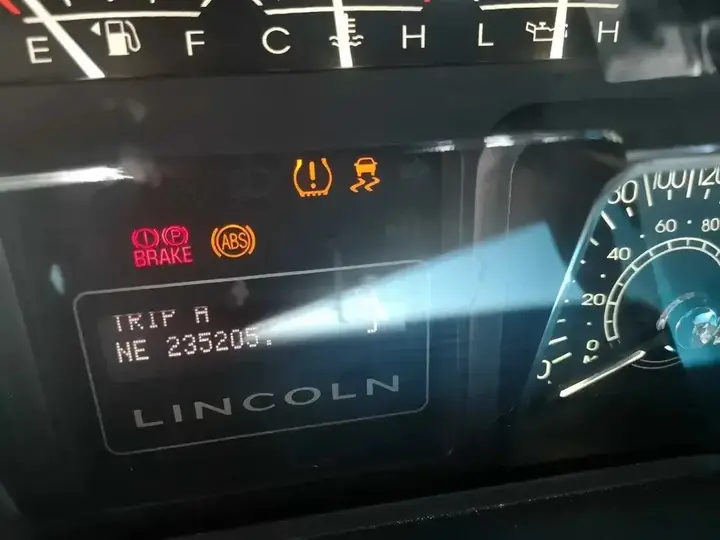 Lincoln Navigator 2010 photo 3